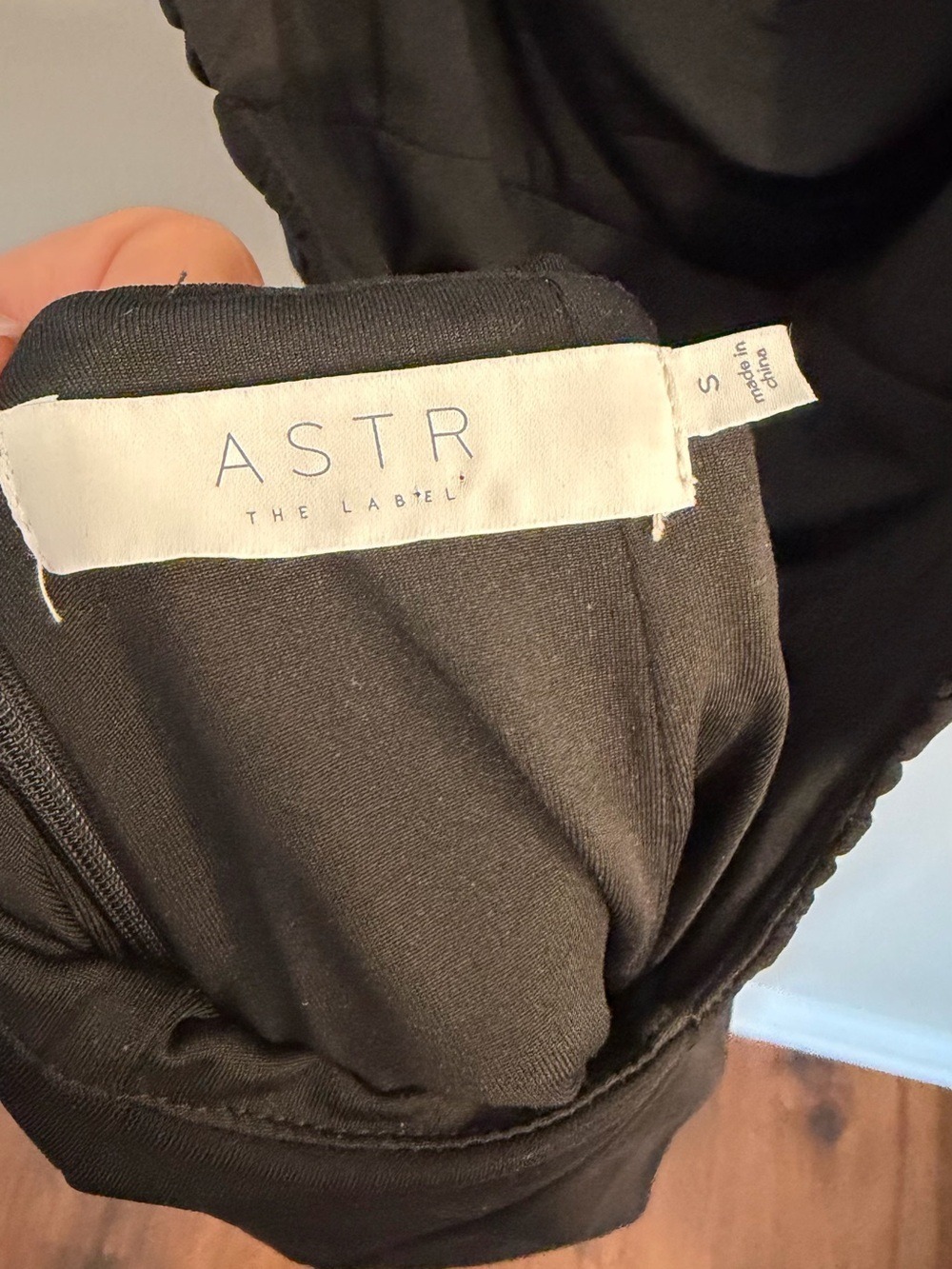 ASTR GELLER DRESS - Black - Picture 9 of 9